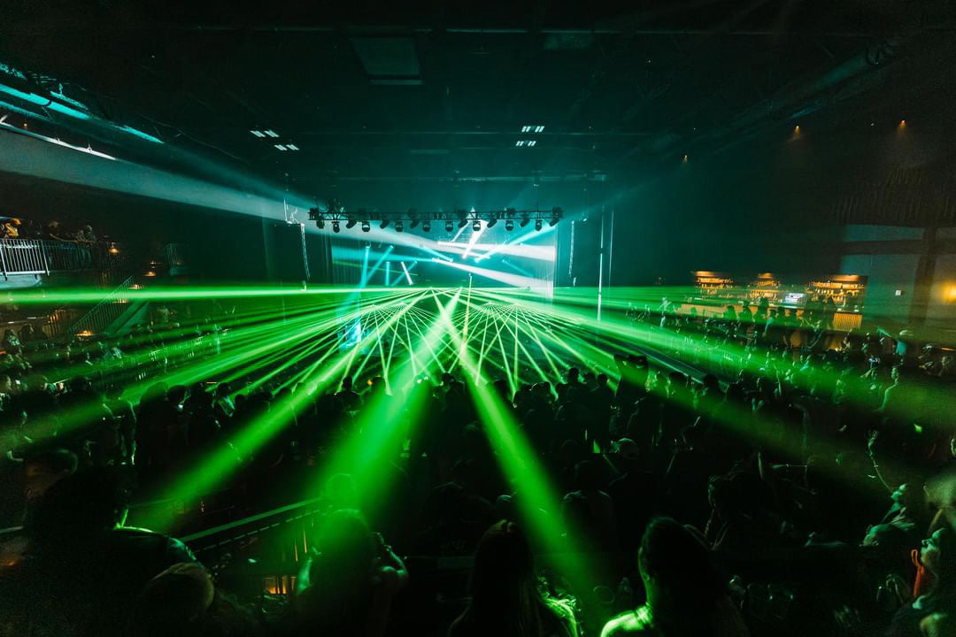 Clozee - Microworlds Tour