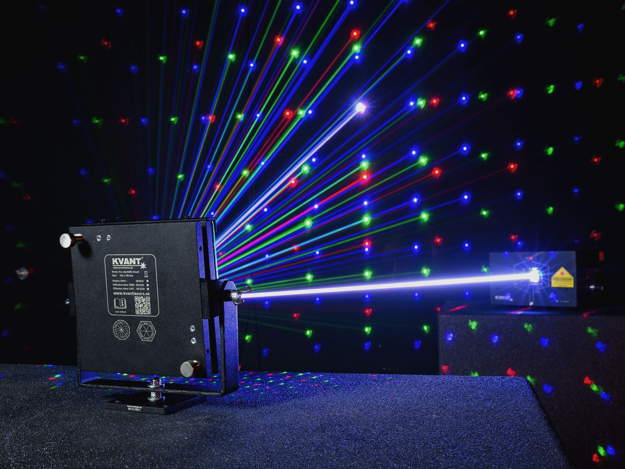 Laser diffraction mirror